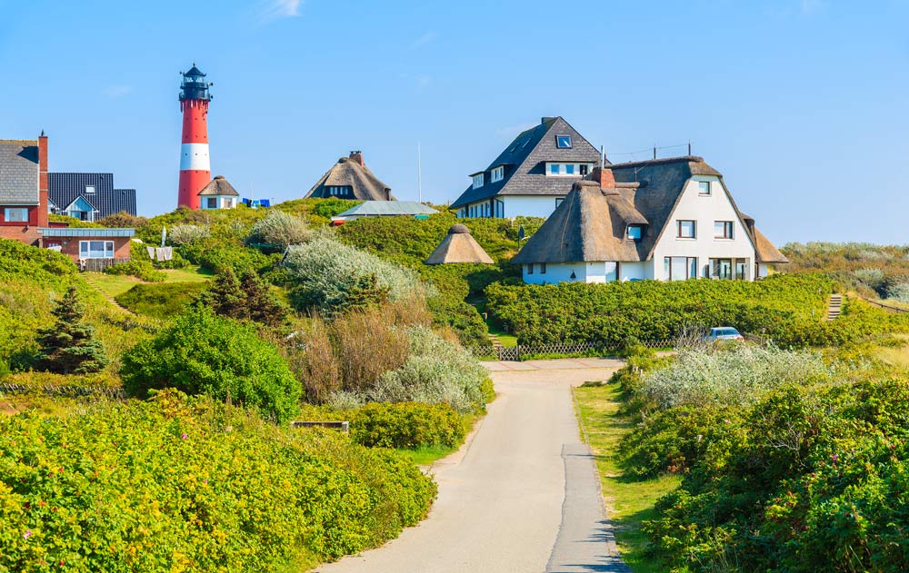 Leuchtturm im Dorf Hornum an der Südküste der Insel Sylt