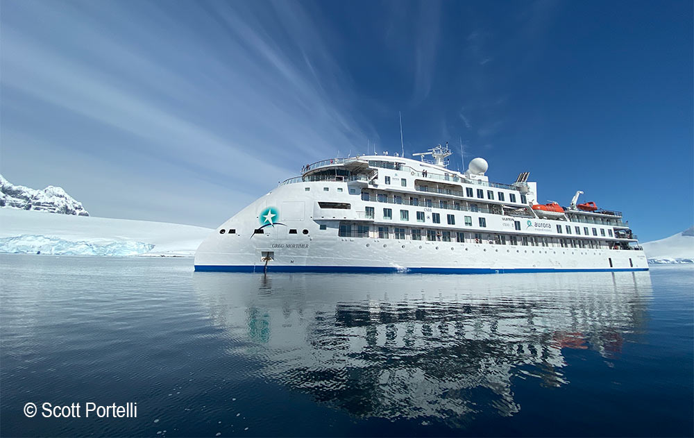 Greg Mortimer Kreuzfahrtschiff in der Antarktis